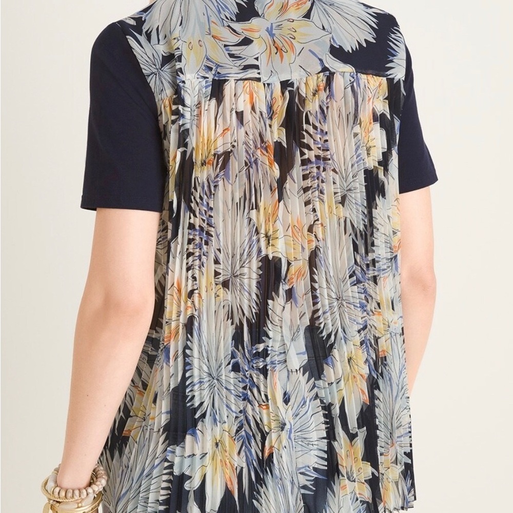 Chico’s size 3 (XL or 16) Floral pleat-back top new with tags